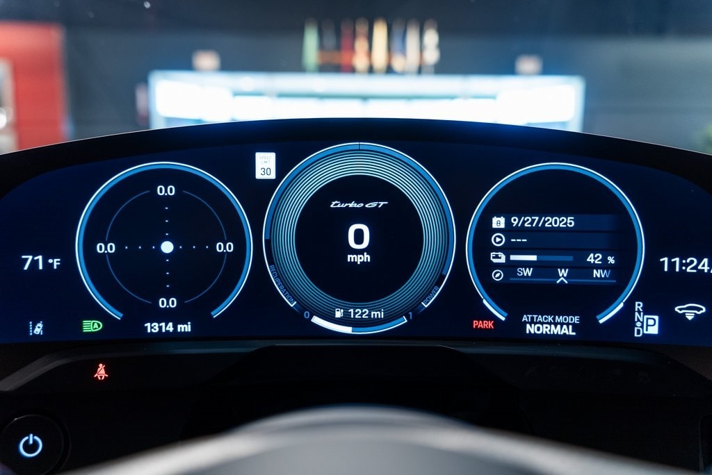 2025 PORSCHE TAYCAN - Image 23