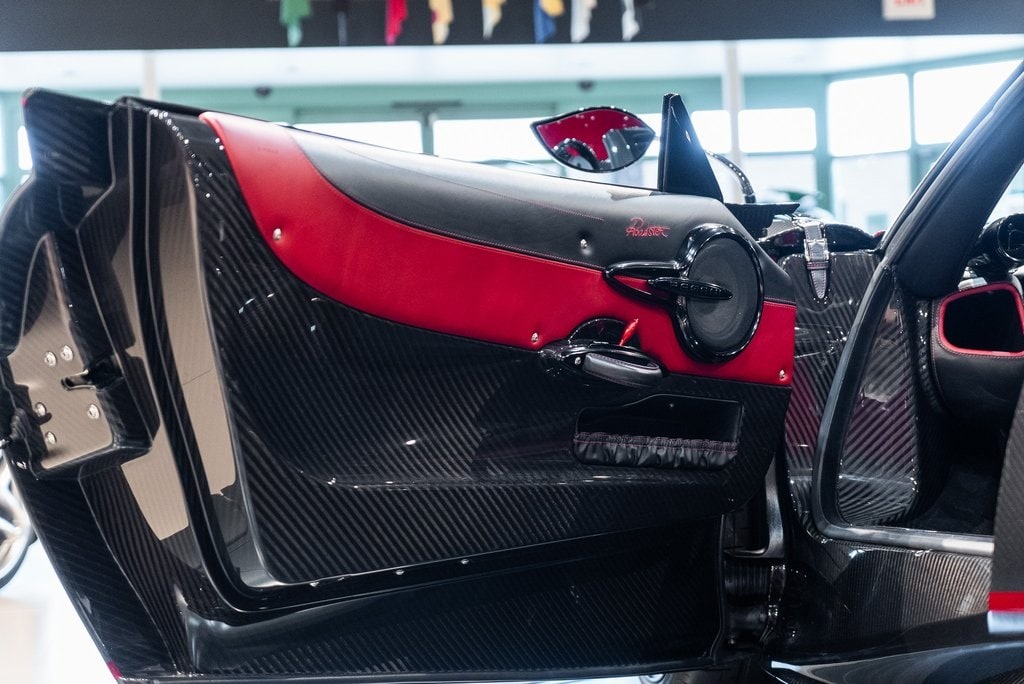 2017 PAGANI HUAYRA - Image 18