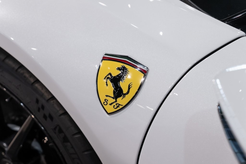 2025 FERRARI SF90 - Image 12