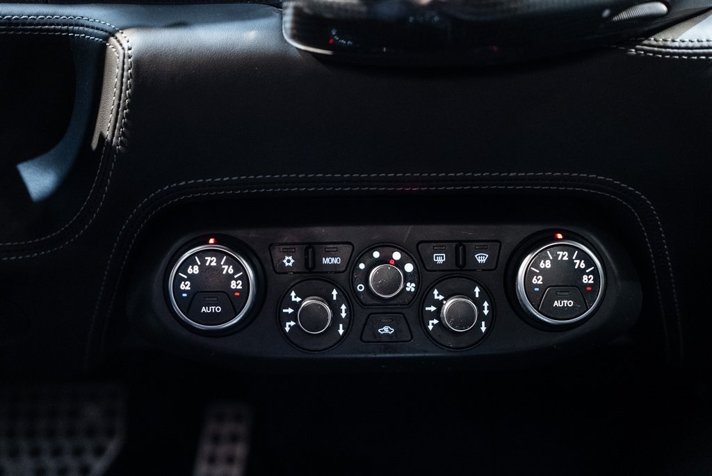 2011 FERRARI 458 ITALIA - Image 32