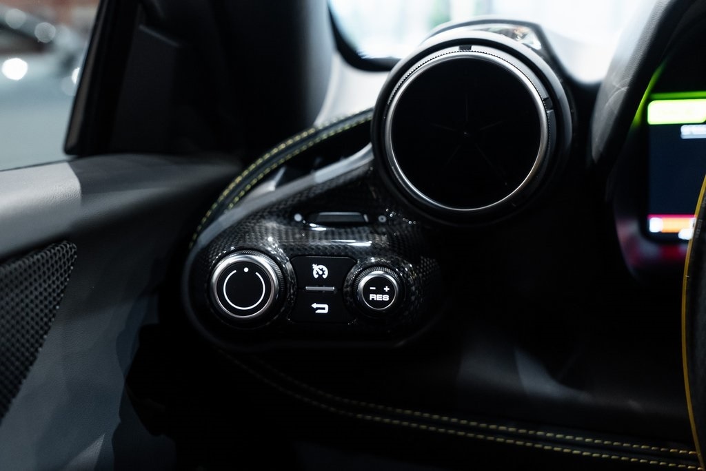 2022 FERRARI F8 - Image 32