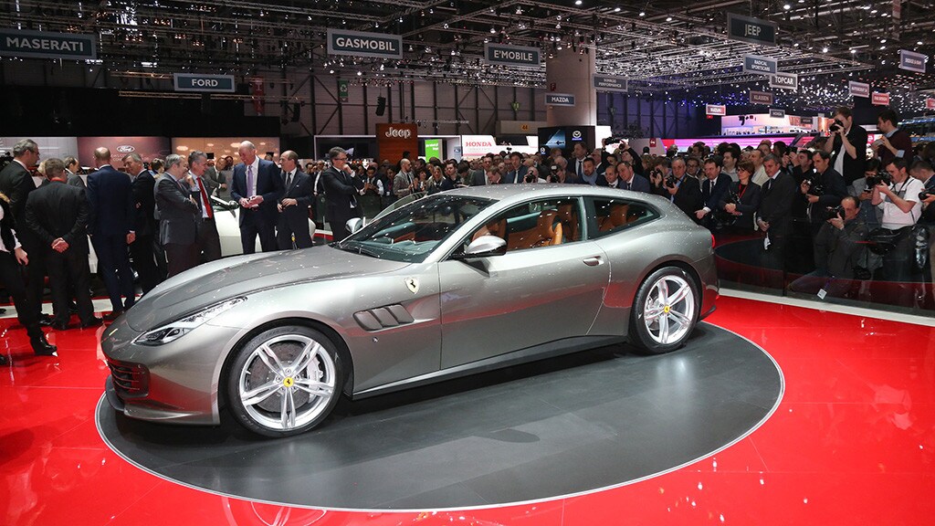Ferrari-GTC4Lusso-unveil-ginevra-2-1280x0_ESZGWE.jpg