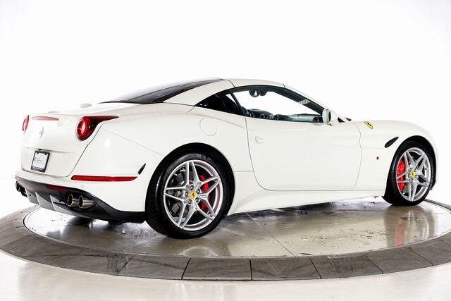 2017 Ferrari California T photo 2