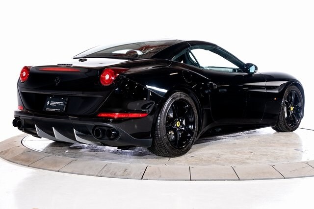 2017 Ferrari California T photo 2