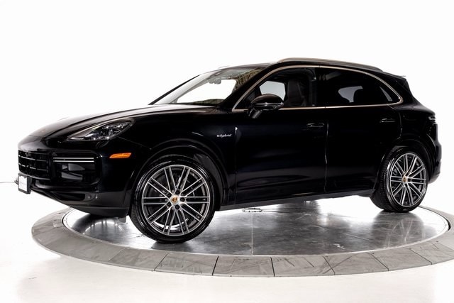 2022 Porsche Cayenne Turbo S E-Hybrid's photo
