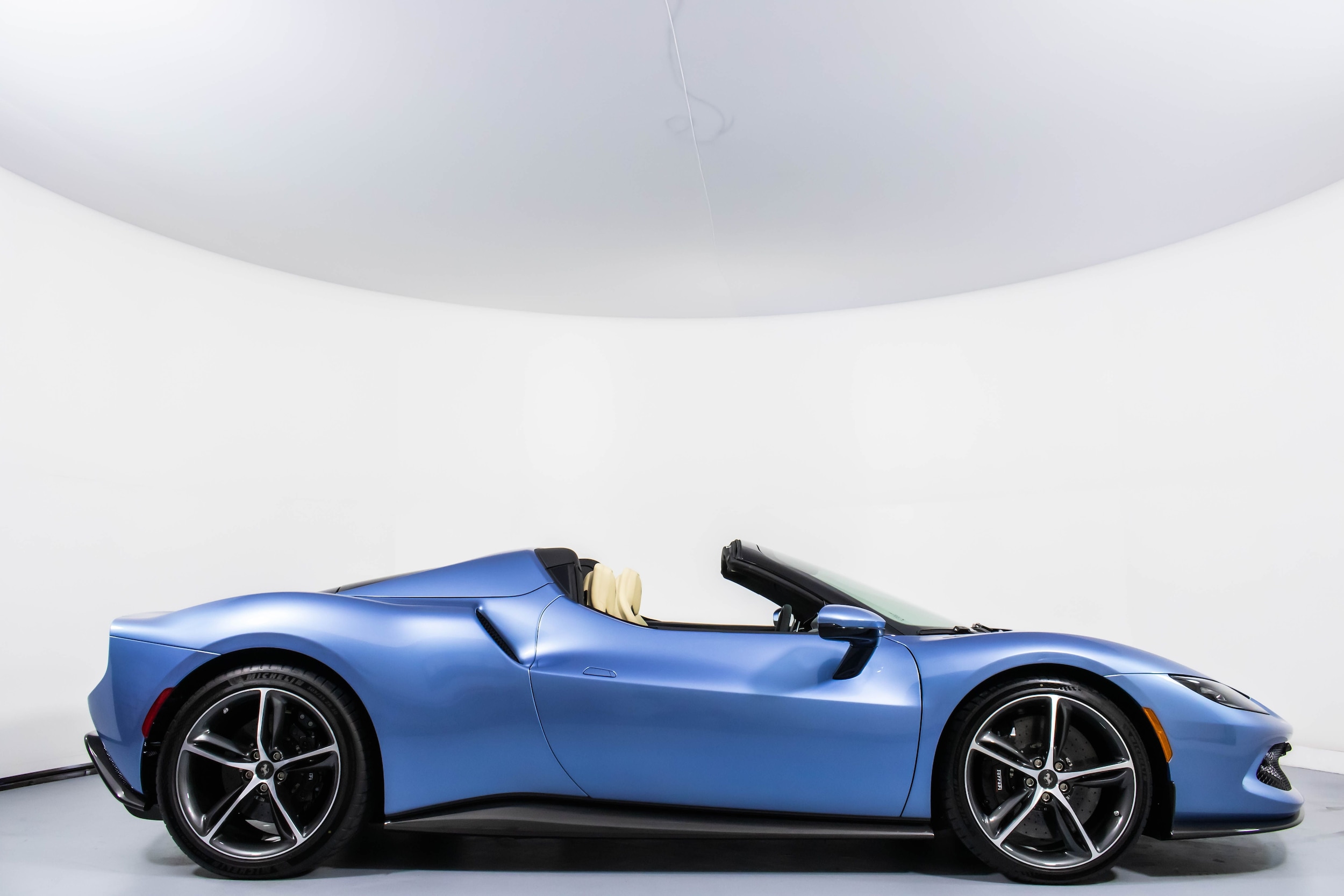 超可爱 2024 Used Ferrari CA Francisco, San GTS 296 デスクチェア
