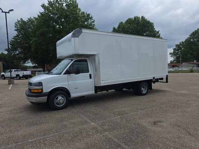 2026 Chevrolet Express Cutaway Base