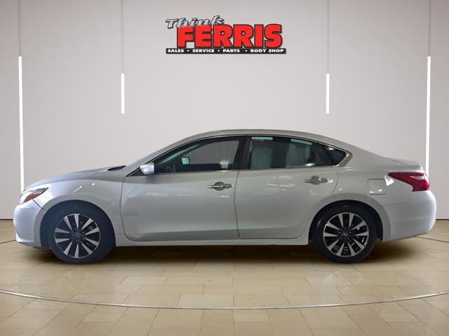 Used 2017 Nissan Altima SV with VIN 1N4AL3APXHC235238 for sale in New Philadelphia, OH