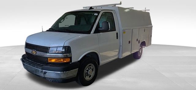 2026 Chevrolet Express Cutaway Base's photo