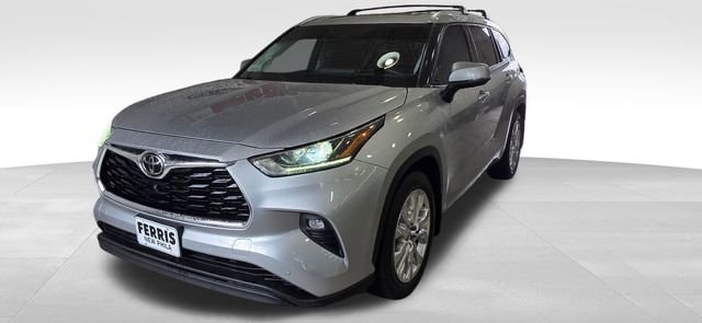 2021 Toyota Highlander Limited's photo