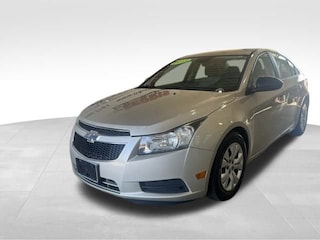 2013 Chevrolet Cruze LS Car