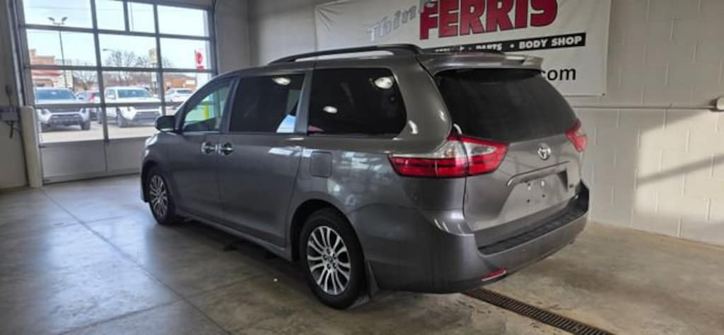 Used 2018 Toyota Sienna XLE Auto Access Seat