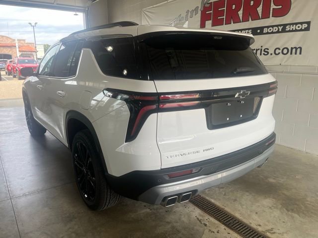 2026 Chevrolet Traverse photo 2