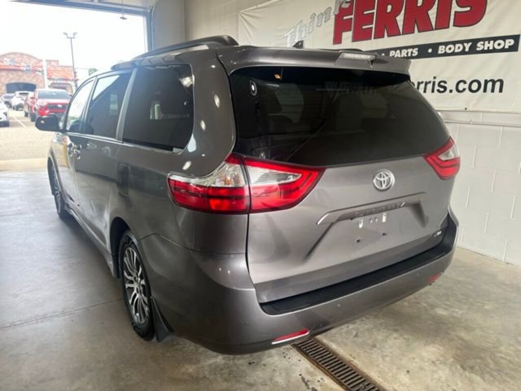 Used 2018 Toyota Sienna XLE Premium 8 Passenger Van Passenger Van