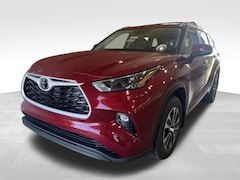 New 2025 Toyota Highlander near Canton, OH