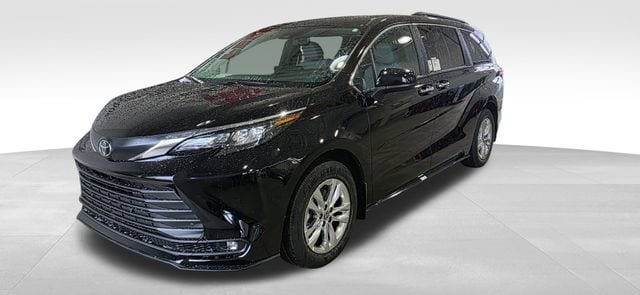 2026 Toyota Sienna XLE's photo