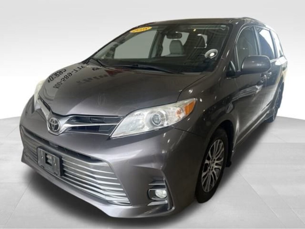 Used 2018 Toyota Sienna XLE Premium 8 Passenger Van Passenger Van