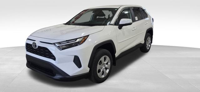 2025 Toyota RAV4 LE's photo