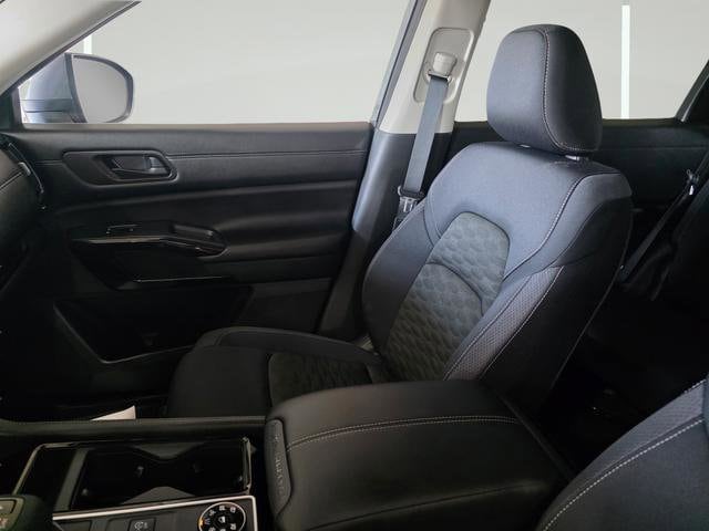 2025 Nissan Pathfinder SV - Photo 22