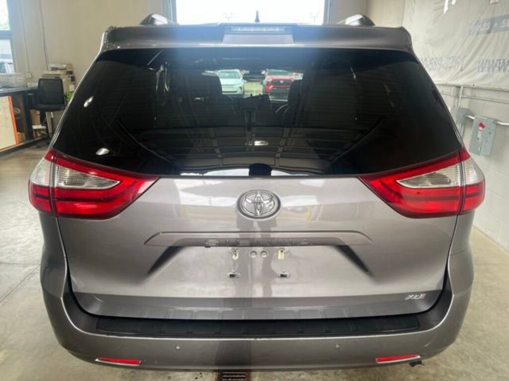 Used 2018 Toyota Sienna XLE Premium 8 Passenger Van Passenger Van