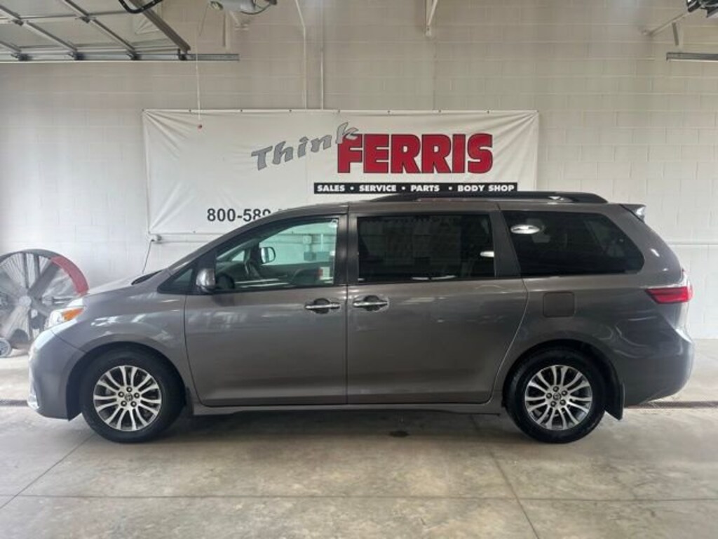 Used 2018 Toyota Sienna XLE Premium 8 Passenger Van Passenger Van