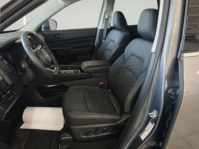 2025 Nissan Pathfinder SV - Photo 12