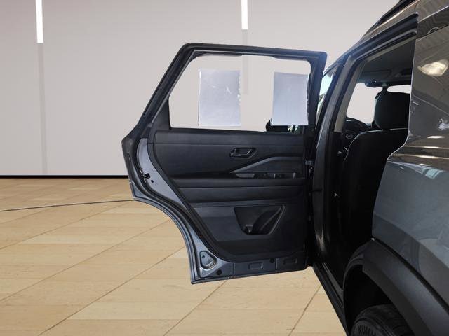 2025 Nissan Pathfinder SV - Photo 23