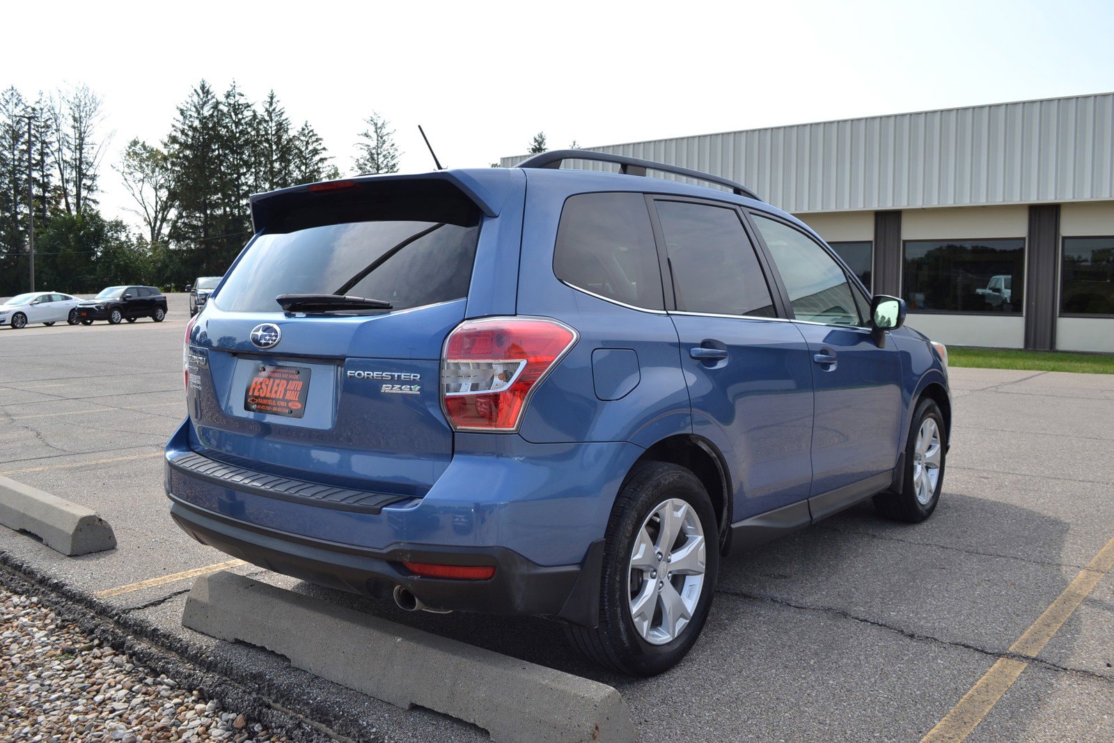 Used 2015 Subaru Forester i Limited with VIN JF2SJAHC1FH584544 for sale in Fairfield, IA