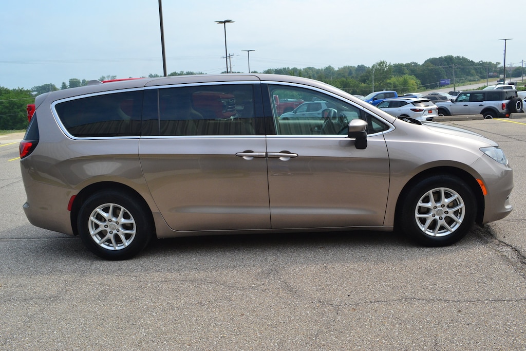 Used 2017 Chrysler Pacifica Van