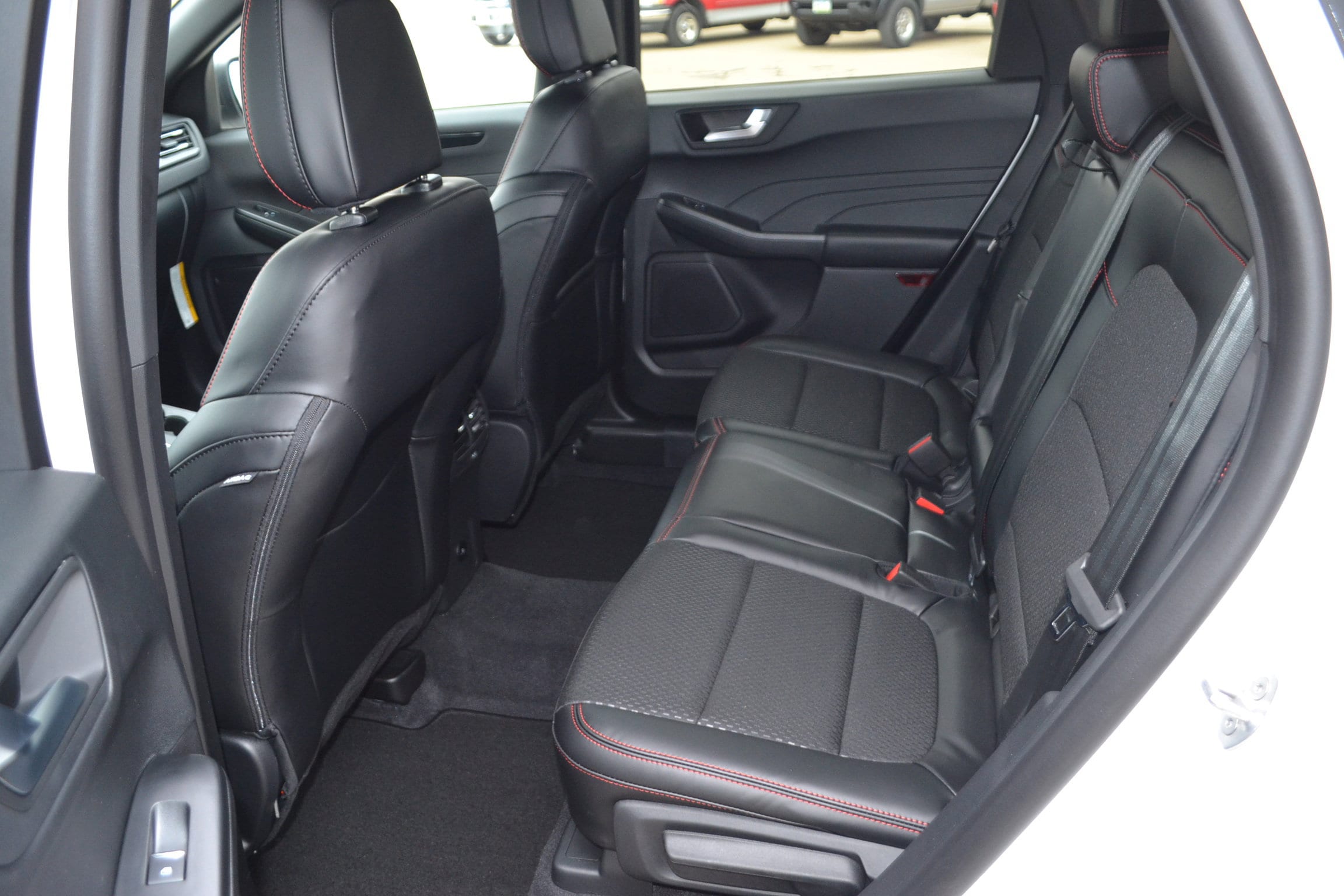 2026 Ford Escape ST-Line - Photo 13