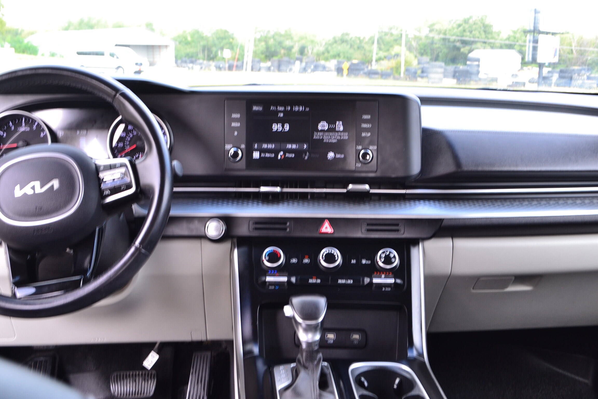 2022 Kia Carnival LX Seat Pkg - Photo 8