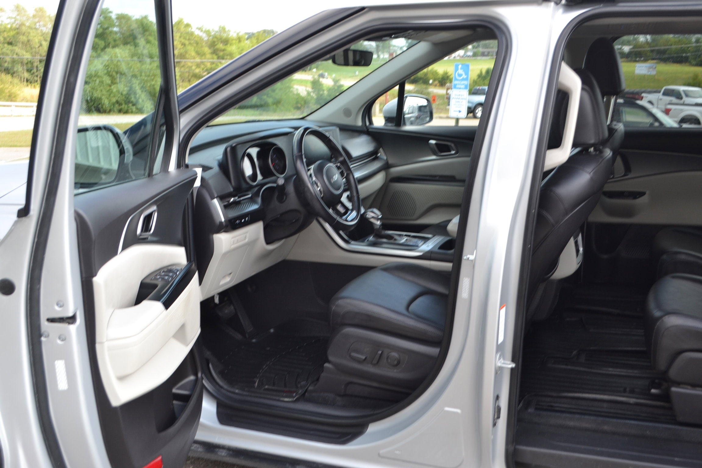 2022 Kia Carnival LX Seat Pkg - Photo 7