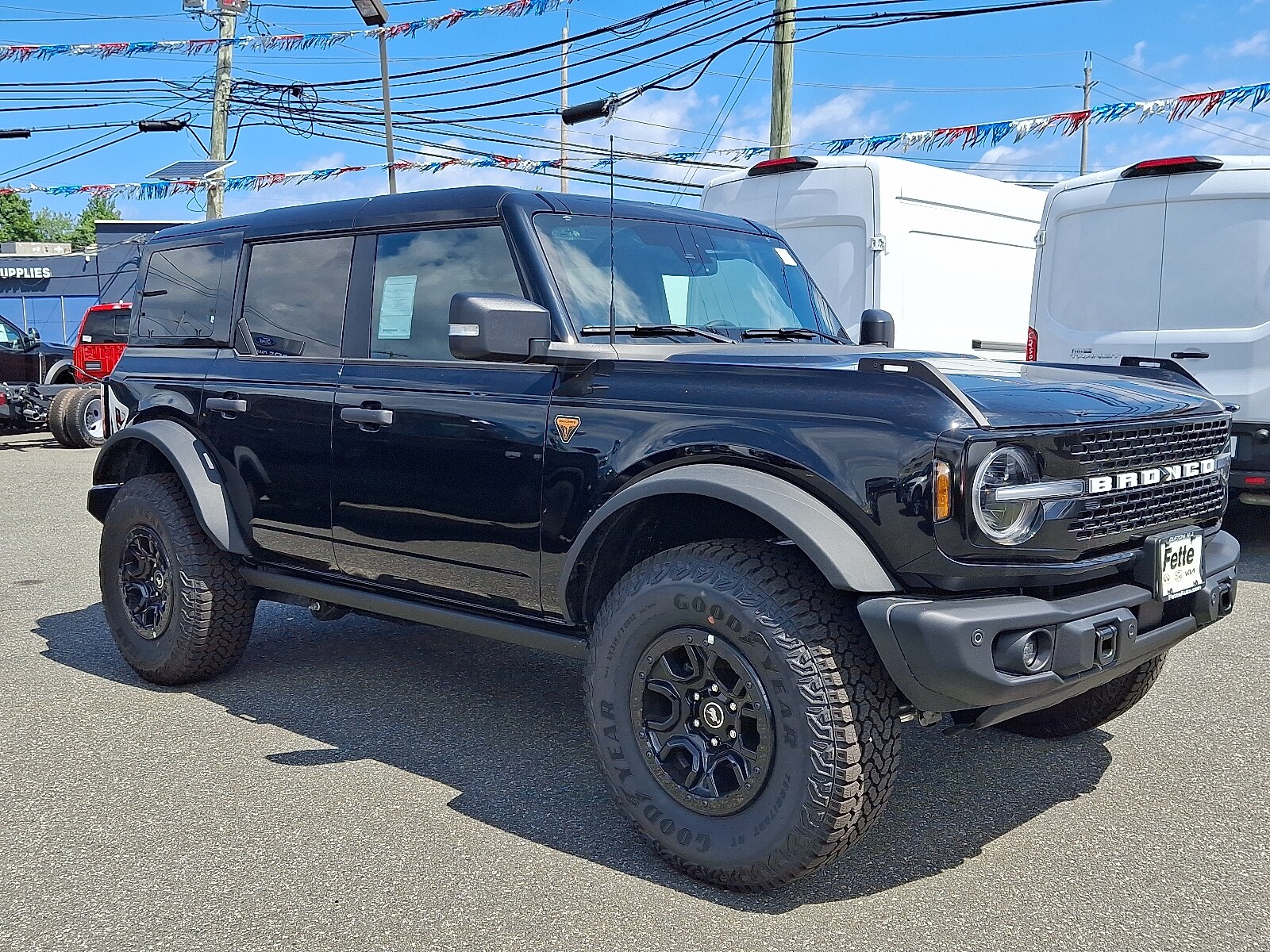 2025 Ford Bronco Badlands photo 2