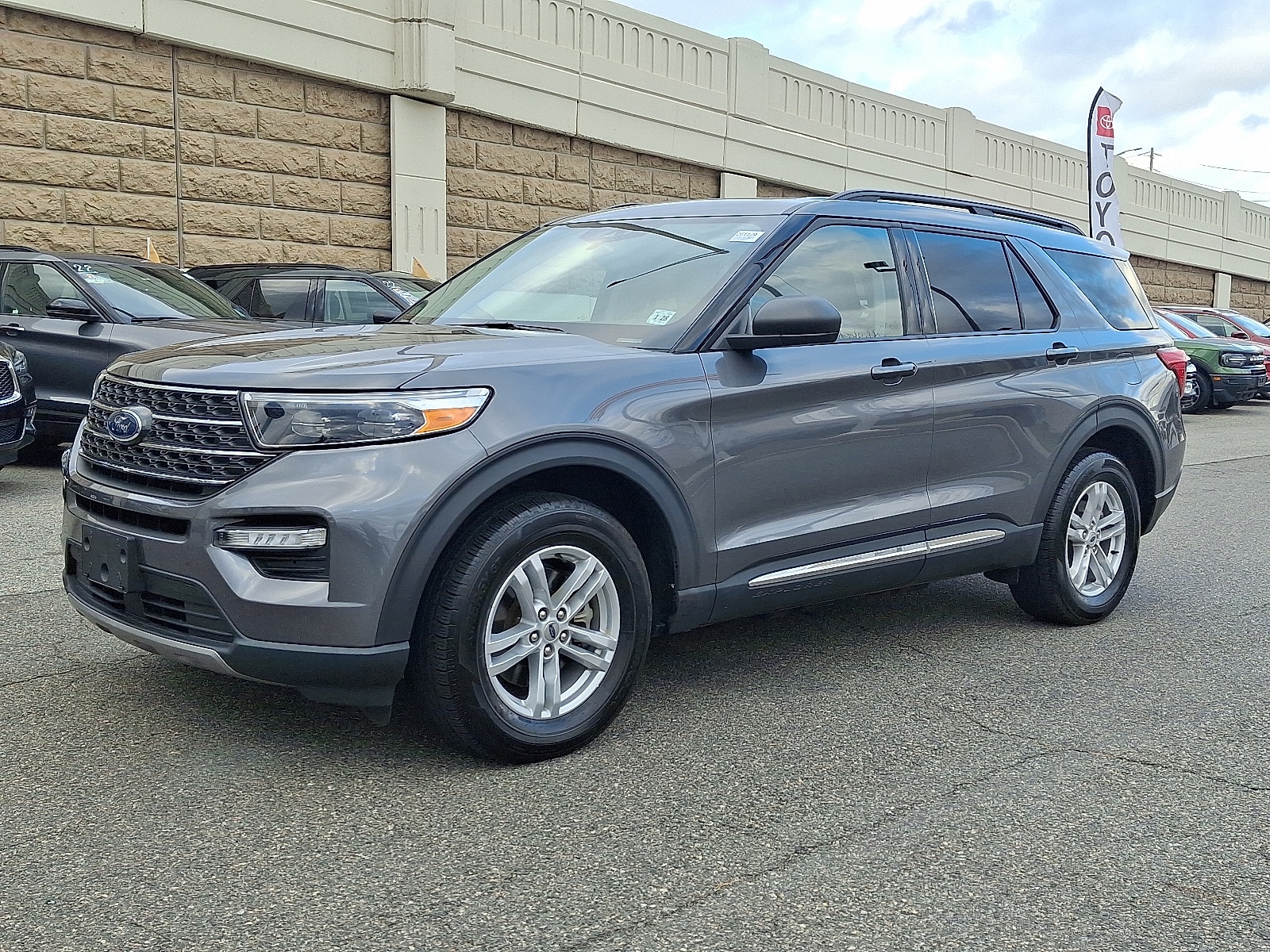 2022 Ford Explorer XLT's photo