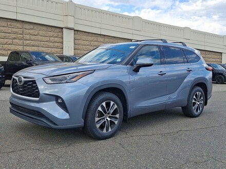 Used 2022 Toyota Highlander XLE Sport Utility for Sale in Clifton, NJ