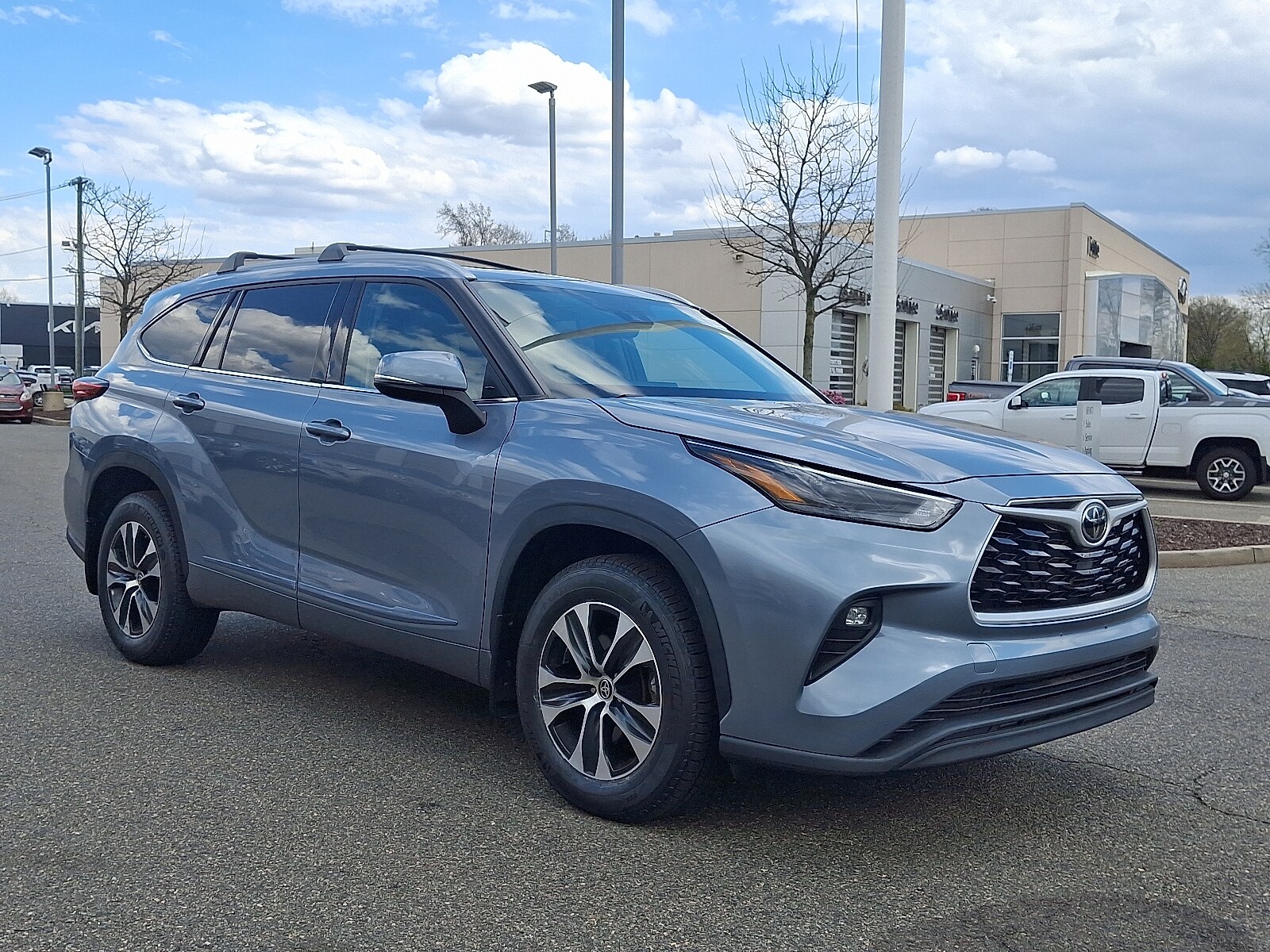 2022 Toyota Highlander XLE photo 3