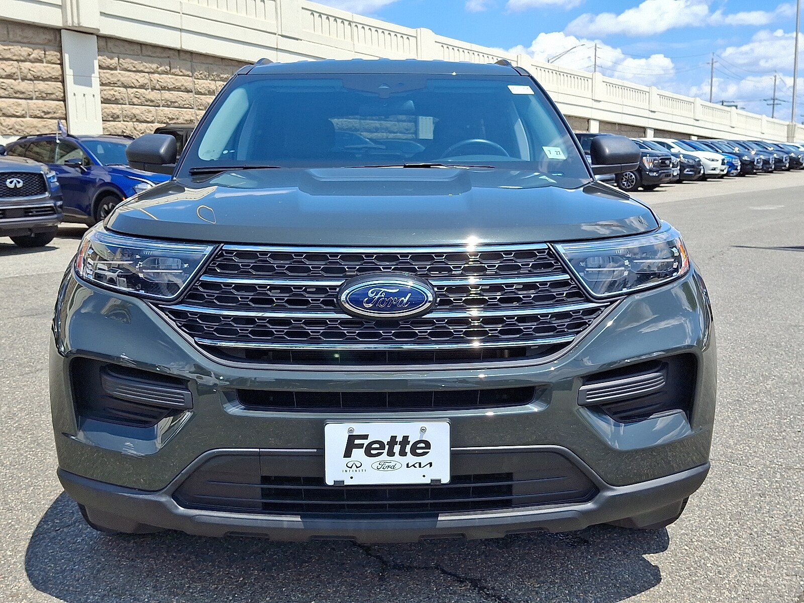 2022 Ford Explorer XLT photo 2