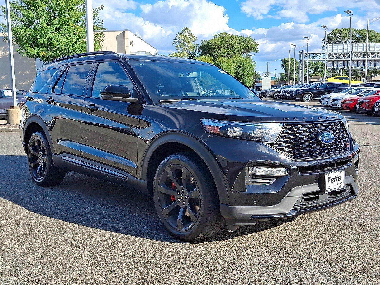 2023 Ford Explorer ST photo 3