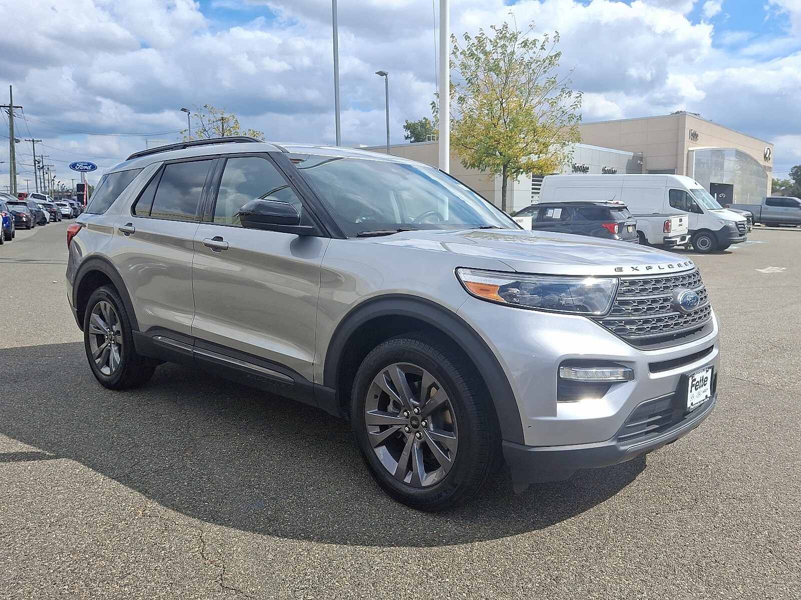 2022 Ford Explorer XLT Sport photo 3