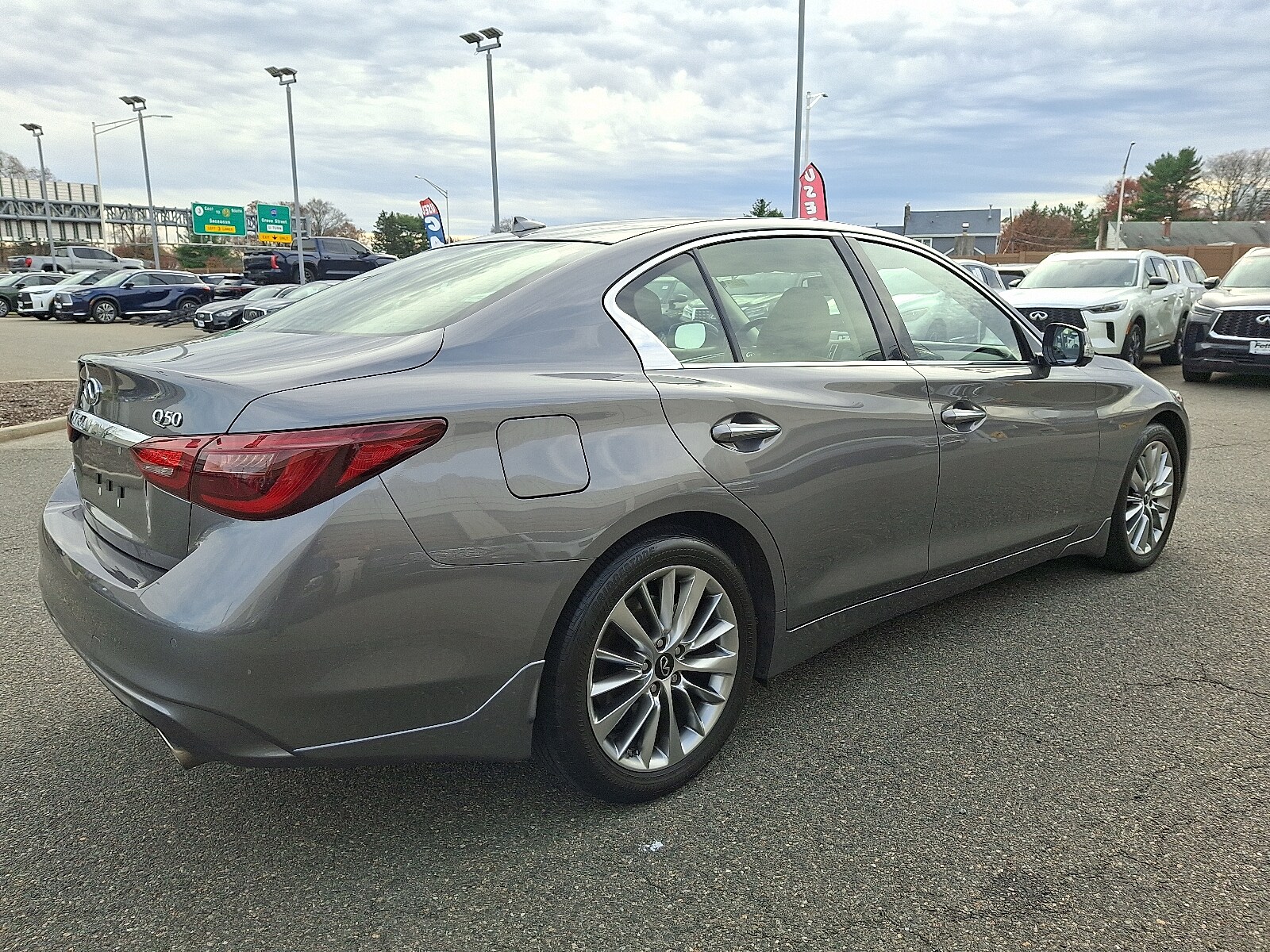 2023 Infiniti Q50 LUXE AWD photo 4