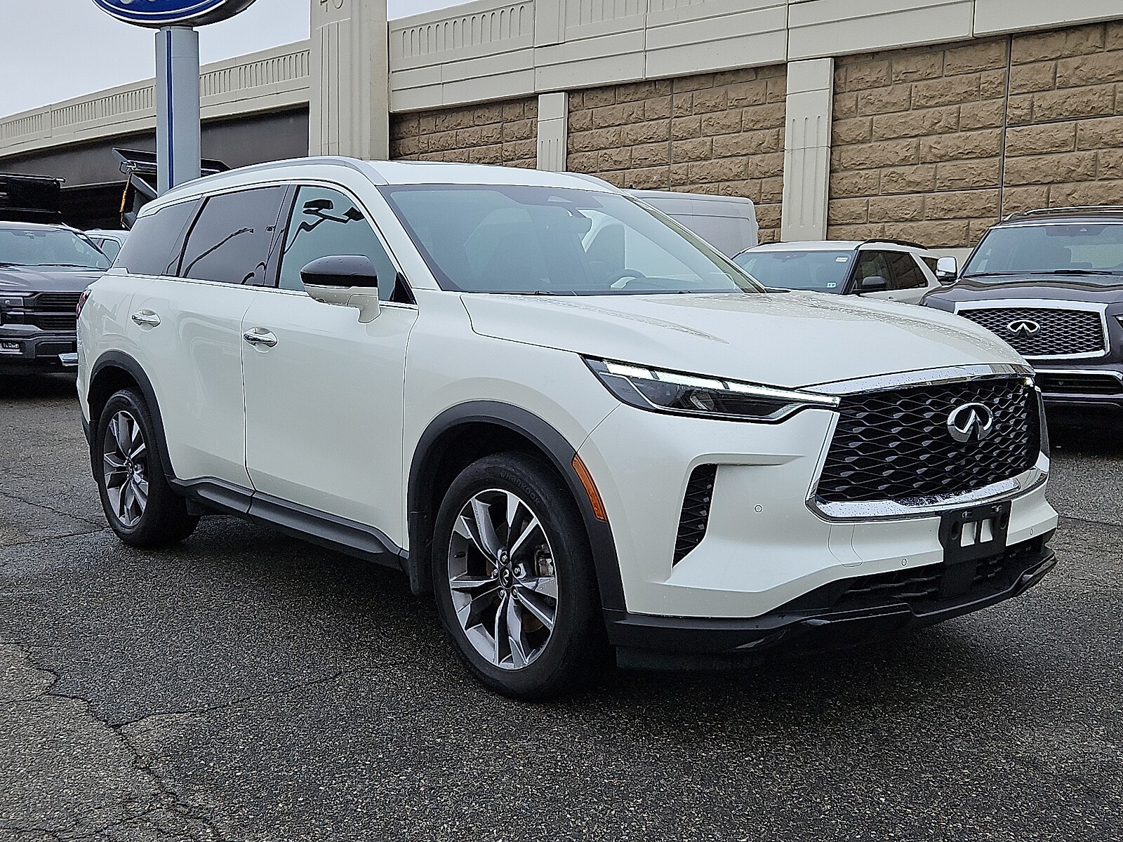 2023 Infiniti QX60 Luxe AWD photo 3
