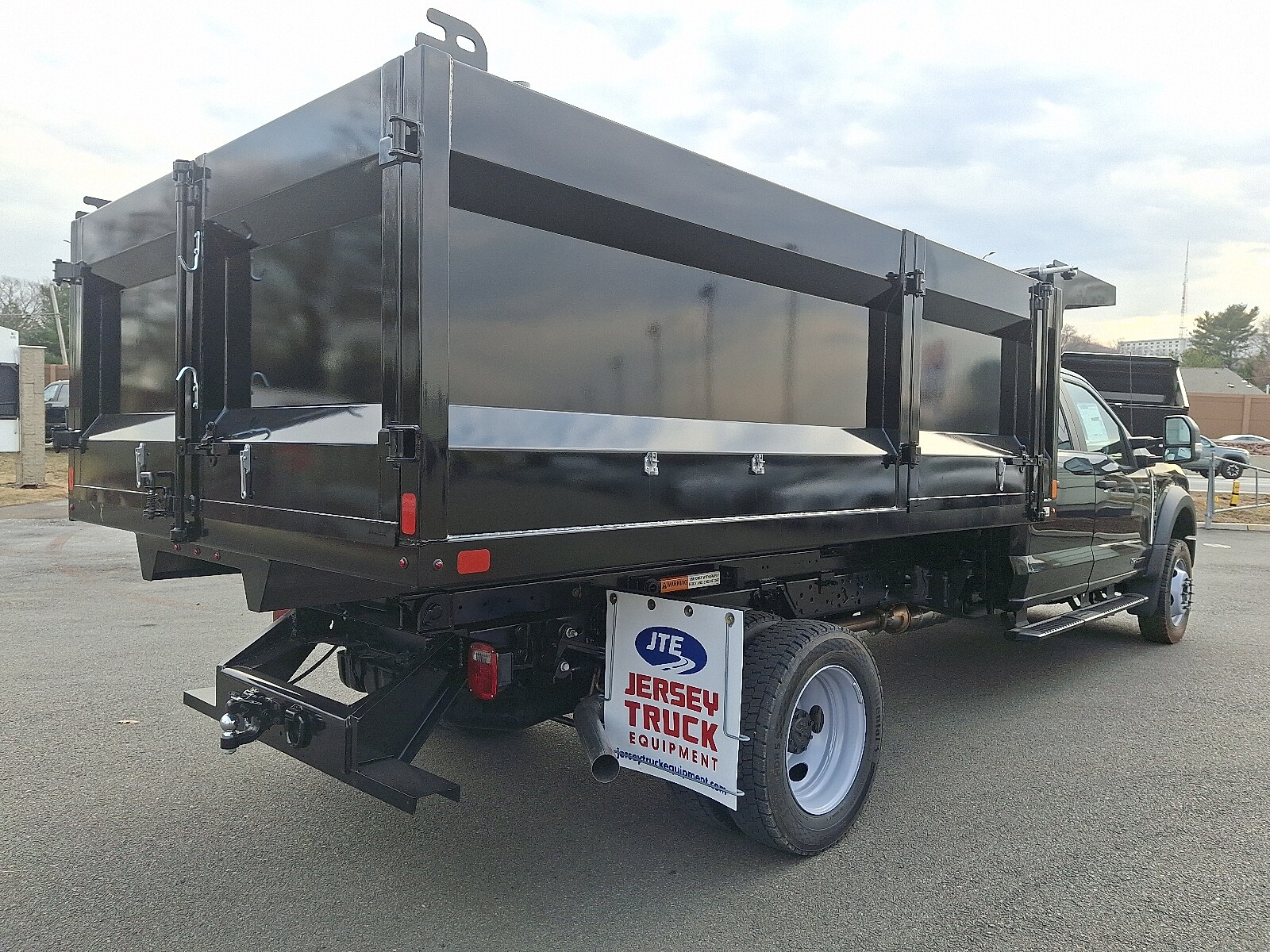 2024 Ford F-550 photo 4