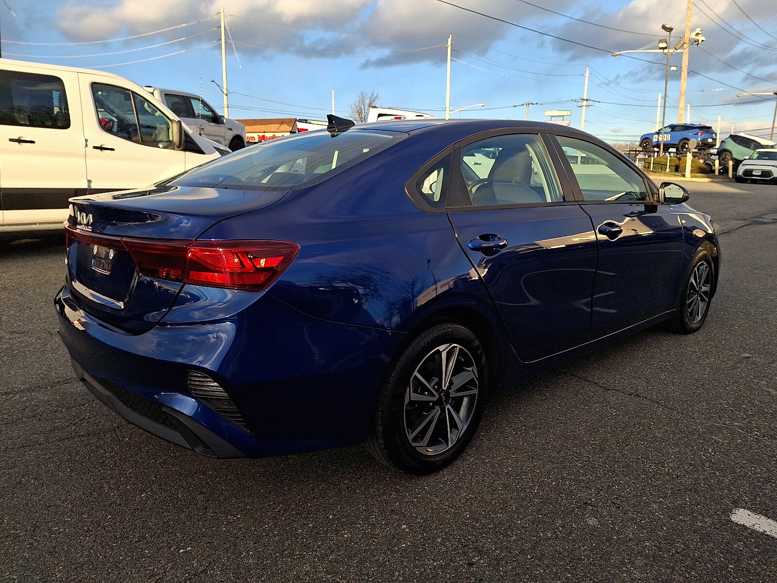 2023 Kia Forte LXS photo 4