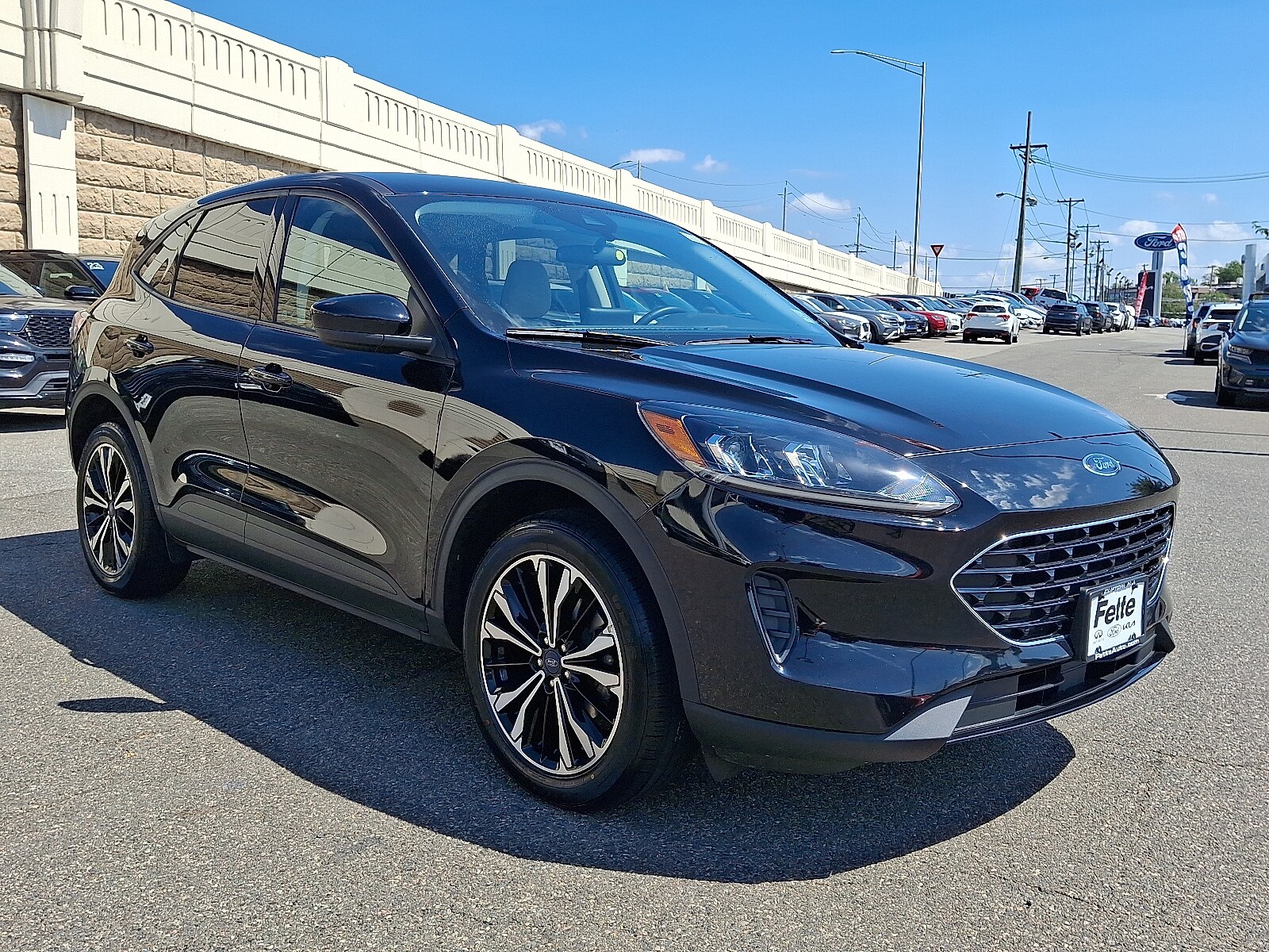 2022 Ford Escape SE photo 3