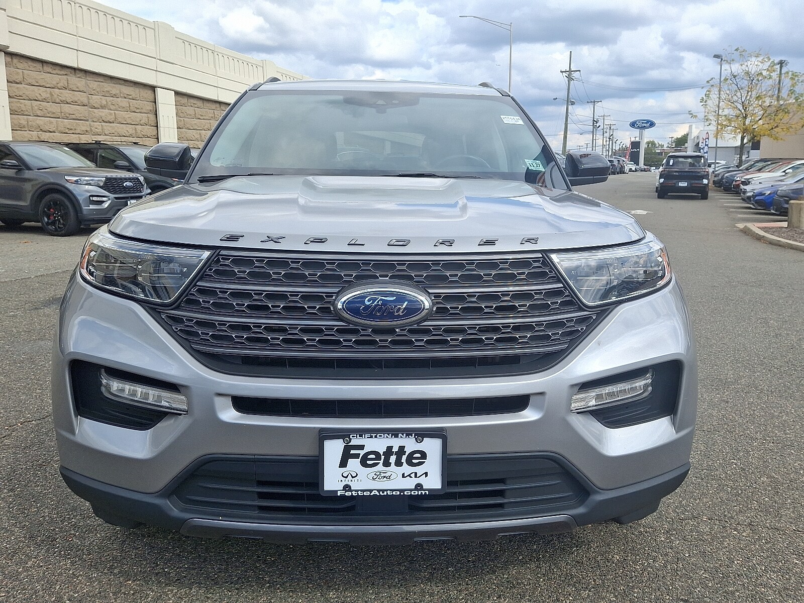 2022 Ford Explorer XLT Sport photo 2