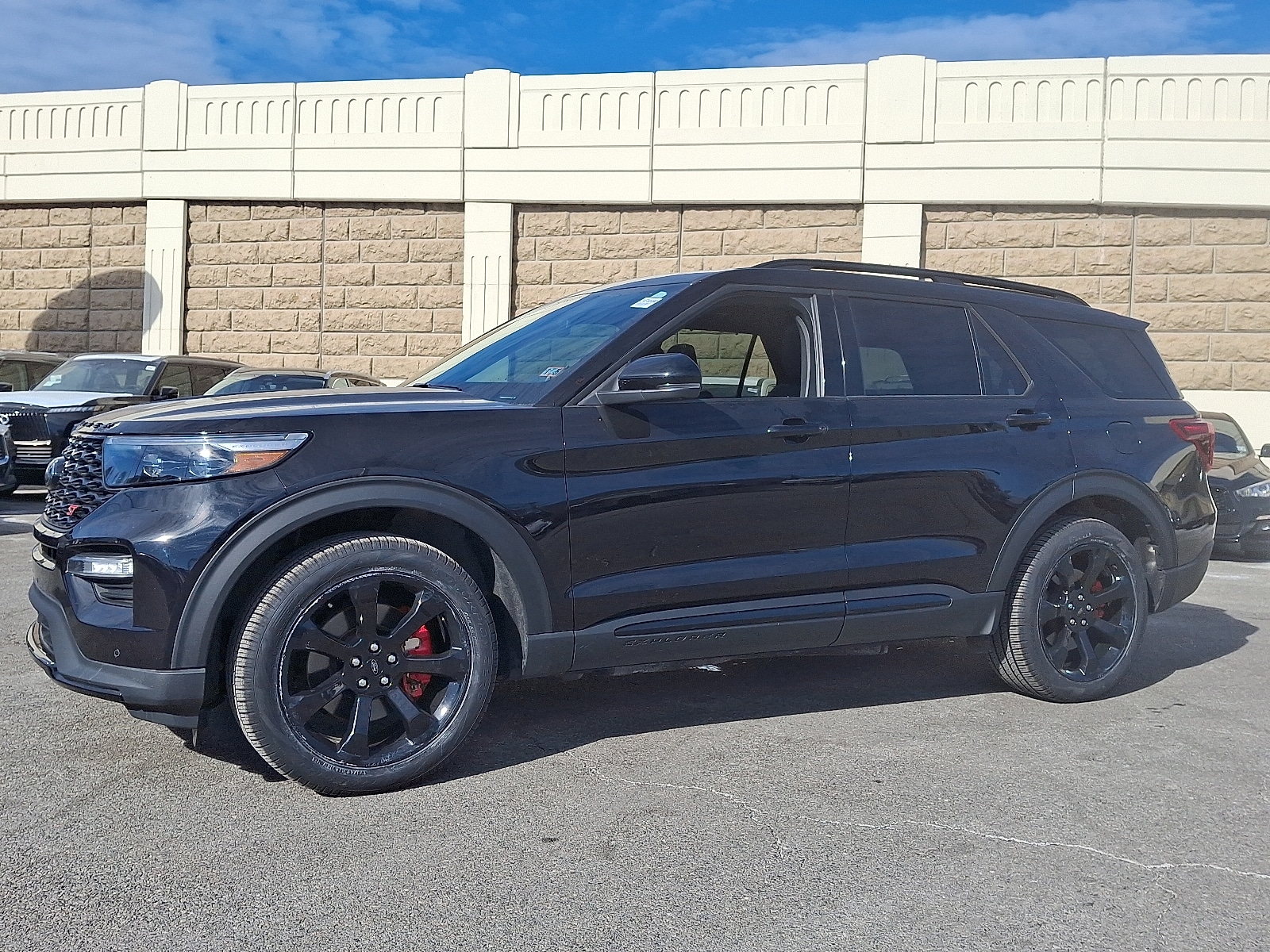 2022 Ford Explorer ST's photo