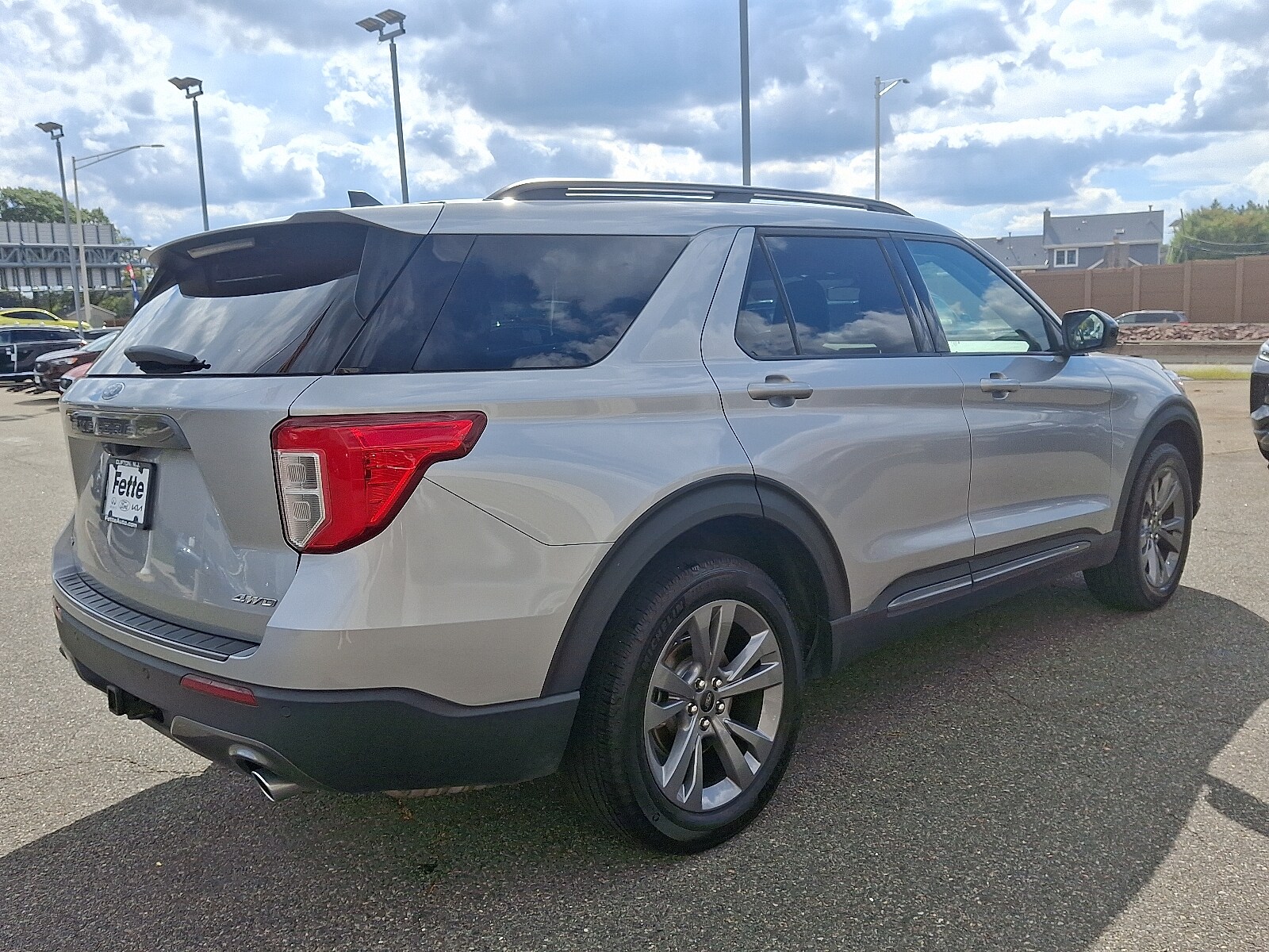 2022 Ford Explorer XLT Sport photo 4