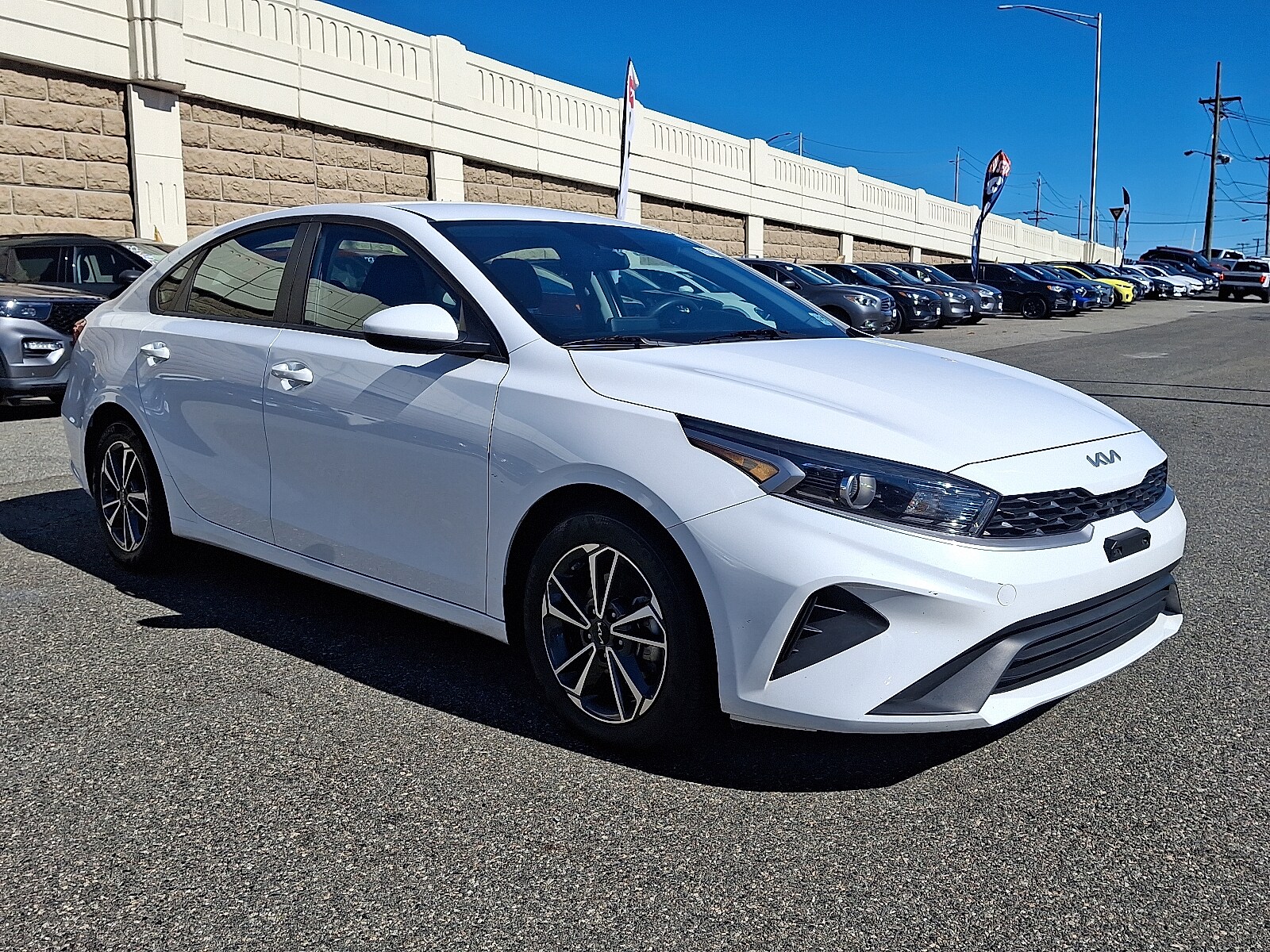 2023 Kia Forte LXS photo 3