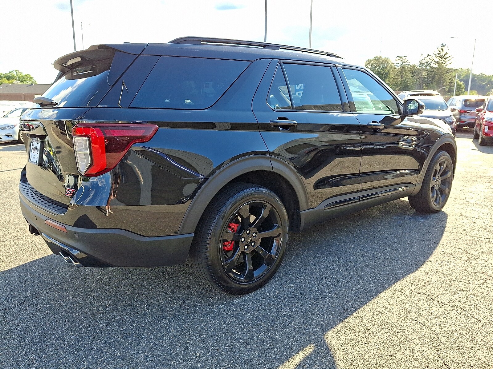 2023 Ford Explorer ST photo 4