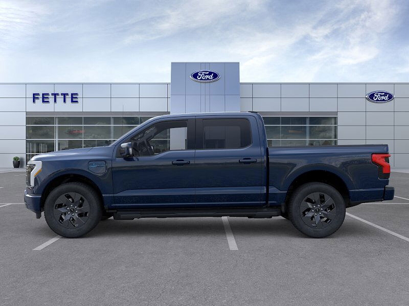 2025 Ford F-150 Lightning Lariat photo 2